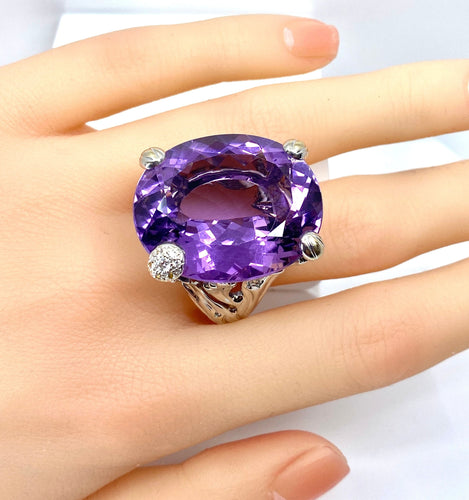 Bague 60 DIOR - Bague or blanc, grand modèle MISS DIOR, améthyste et diamants 58 Facettes AB638