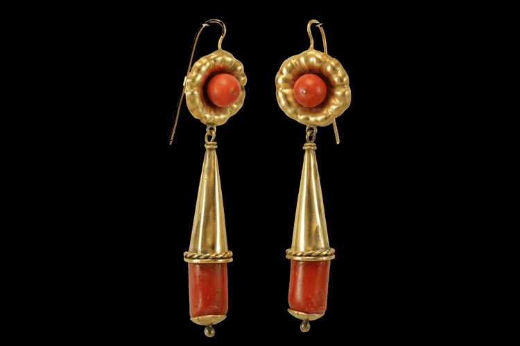 Boucles d'oreilles Boucles d'oreilles antiques en or jaune corail 58 Facettes 7652