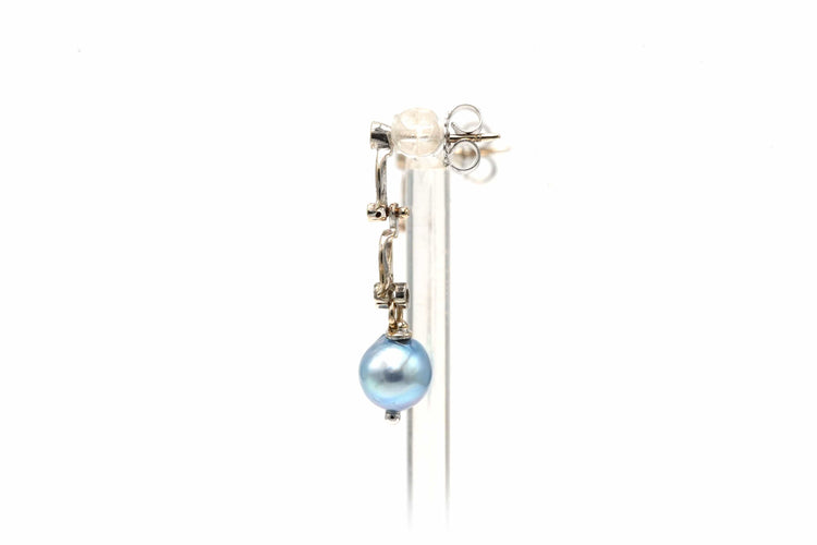 Boucles d'oreilles Boucles d'oreilles Art Nouveau en or blanc 18 carats serties de perles et de diamants 58 Facettes 22756