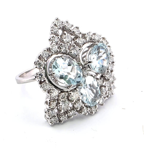 Bague 57 Bague en or blanc avec aigue-marine et diamants 58 Facettes