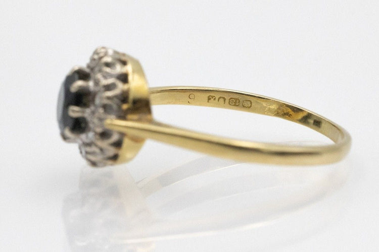 Bague 58 Bague classique en or jaune avec saphir rond et diamants, années 1960 58 Facettes 11558