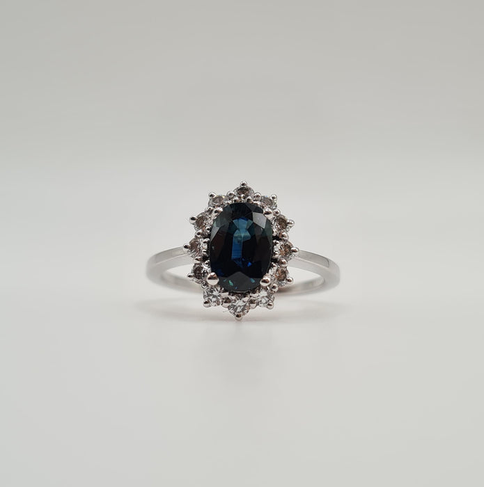 Carat white gold ring set with a sapphire and natural diamonds