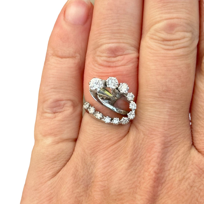 Serpentine ring in white gold with diamonds