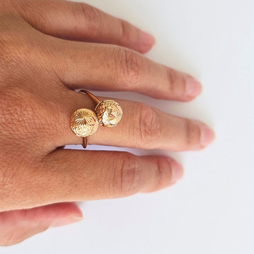 Ringe Toi & Moi i gult gull og fasetterte gullperler