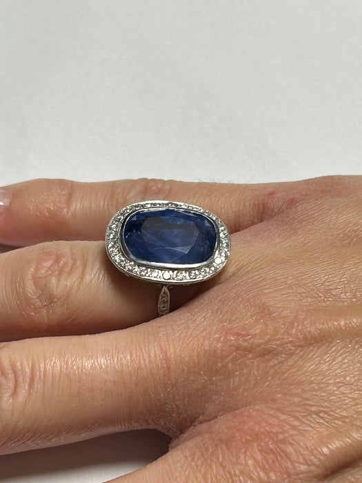 Bague 54 Très belle bague ornée d'un imposant Saphir de CEYLAN NON CHAUFFE 58 Facettes 214520