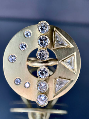 Bague 53 Bague or jaune à décor géométrique sertie de 2,40 carats de diamants de différentes tailles 58 Facettes