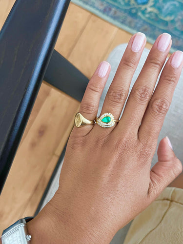 Bague 54 Bague Tourbillon or jaune, émeraude et diamants 58 Facettes