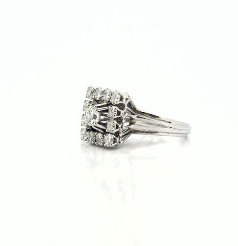 Bague 49 Bague ancienne forme carré en or blanc et diamants 58 Facettes
