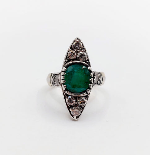 Bague 44 Bague marquise antique or jaune et platine, émeraude et diamants (circa 1920) 58 Facettes A06384