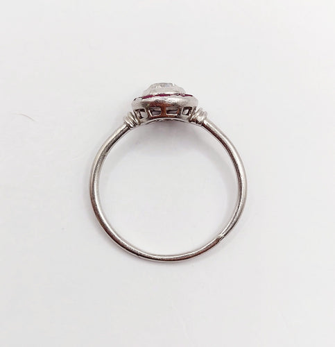 Bague 54.5 Bague cible art deco Platine diamant taille ancienne et rubis synthétiques calibrés (circa 1910) 58 Facettes A05992