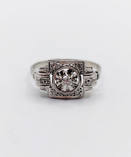 Bague 55.5 Bague Tank Art Déco or blanc, diamants et monture géométrique (circa 1920) 58 Facettes A06221