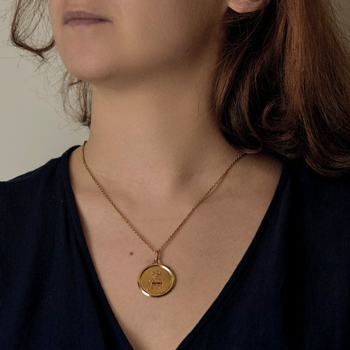 Pendentif AUGIS - Médaille sentimentale en or jaune 58 Facettes LYO0090