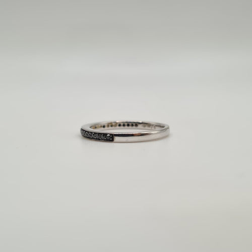 Bague 53 Demi-alliance or blanc sertie de diamants noirs 58 Facettes