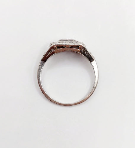 Bague 52 Bague tank art deco Platine diamant 0,25 carats entouré de diamants ronds (circa 1920) 58 Facettes A05355