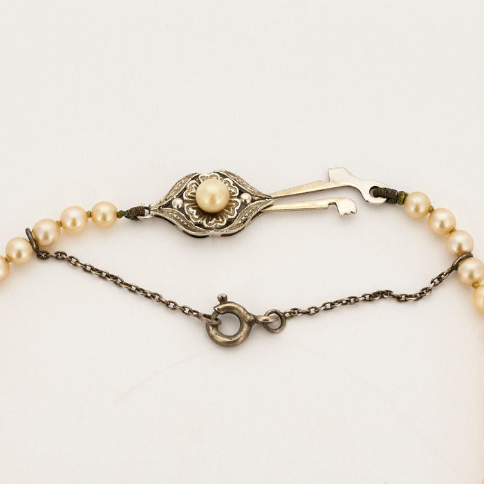 White gold cultured pearl necklace