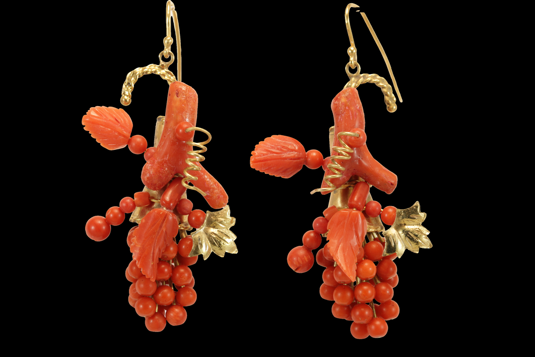 Pendientes de oro coral antiguo