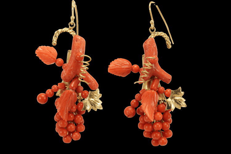 Boucles d'oreilles Boucles d'oreilles antiques en or et corail 58 Facettes 7630