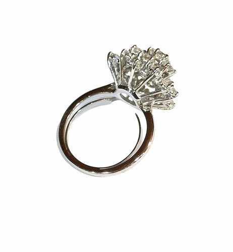 Bague 54 Bague ancienne en or blanc 18 carats et diamants 58 Facettes