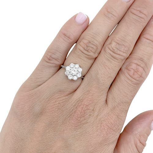 Bague 49 Bague fleur en or blanc et platine sertie de diamants. 58 Facettes 34870