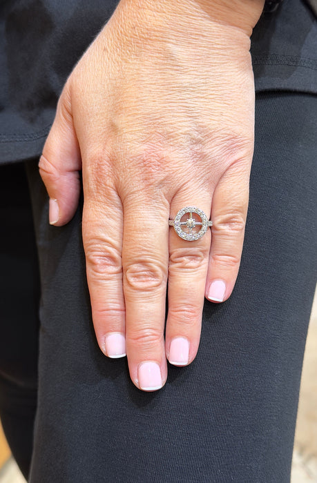 Bague 52 Bague ancienne or blanc et diamants 58 Facettes