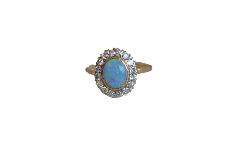 Bague 54 Yellow gold Australian opal and diamond ring 58 Facettes
