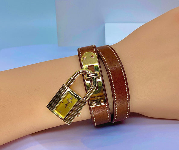 Montre Montre Hermès «  Kelly », cadran PM plaqué or, double tour cuir marron 58 Facettes AB453