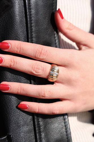 Yellow gold diamond ring 