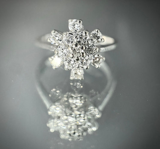 Bague 48.5 Bague fleur or blanc diamants 58 Facettes