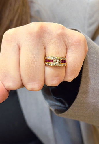 Bague 52 Bague or jaune rubis et diamants 58 Facettes