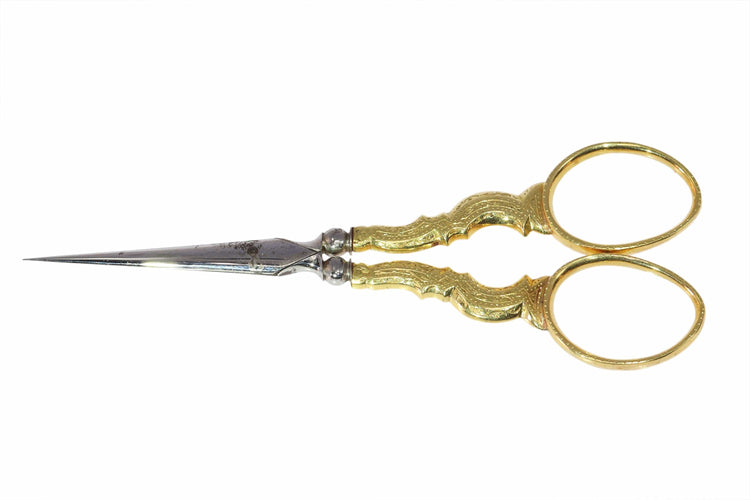 Ylelliset pisteet: ranskalainen kultainen ompelusetti viktoriaaniselta ajalta 