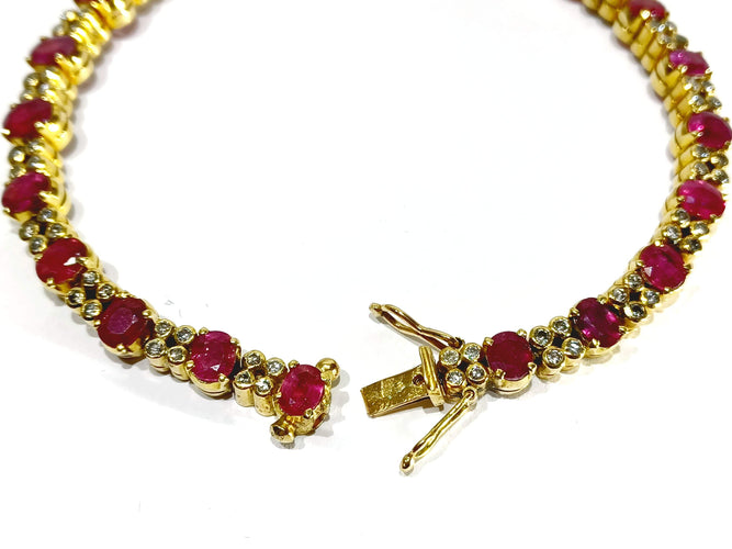 Pulsera de oro amarillo con diamantes rubí