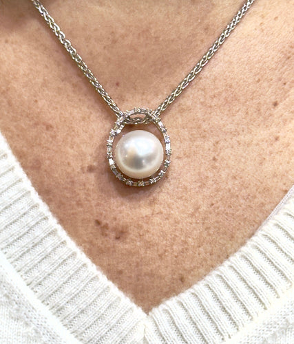 Collier Collier en or 18 carats diamants et perle de culture 58 Facettes