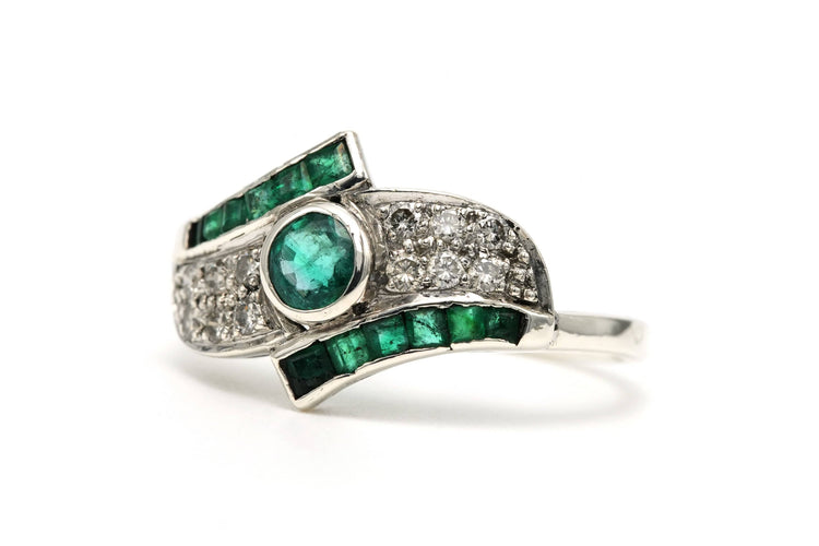 Bague 55 Bague Années 70 sertie d’émeraudes et de diamants taille brillant en or blanc 18 carats 58 Facettes 23143