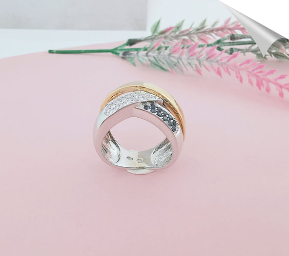 Bague 53.5 Bague Croisée Saphirs Diamants 11,15 gr Or 18 K 58 Facettes AA 1574