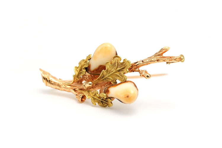 Broche Broche contemporaine en or jaune sertie de dents de chevreuil 58 Facettes 22918