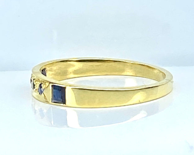 55 Bague en or jaune et saphirs 58 Facettes AB569