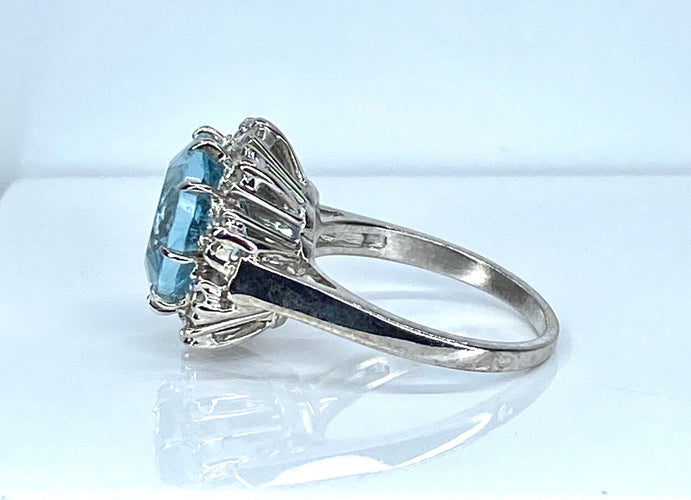 Bague 49 Bague en or blanc 18 carats, aigue marine et diamants 58 Facettes AB495