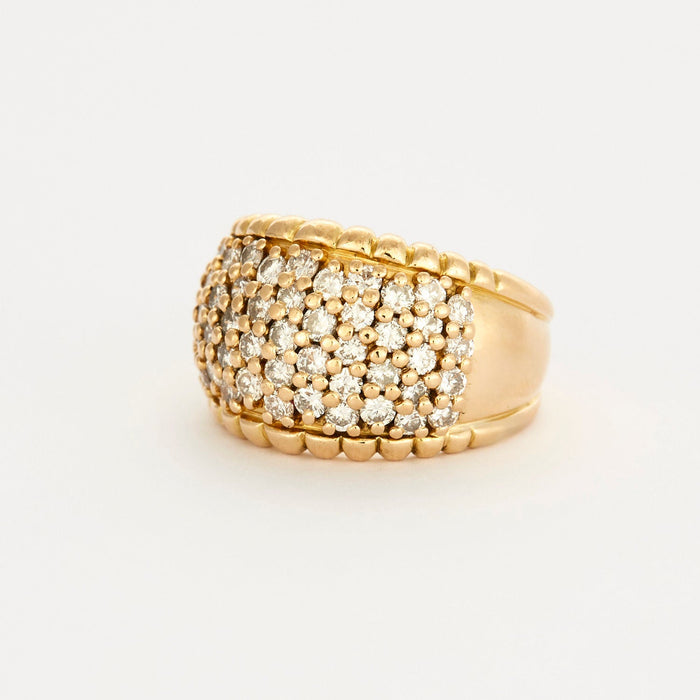 Pavé-Ring mit 49 Diamanten in Gelbgold