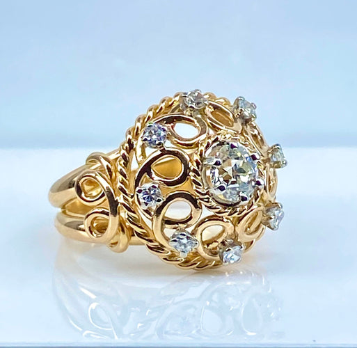 Bague 52 Bague en or jaune 18 carats , diamant 0,70 carat entouré de 8 diamants 58 Facettes AB493