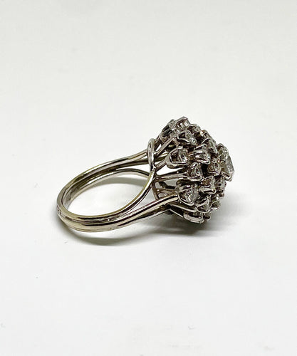 Bague 53 Bague cocktail or gris et 3 carats de diamants 58 Facettes