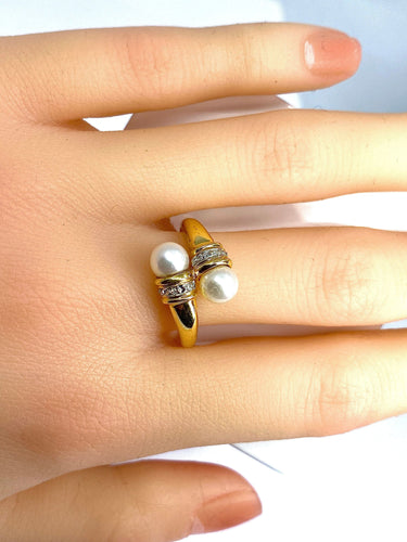Bague 59 Bague en or jaune, 2 perles et 6 diamants 58 Facettes AB382