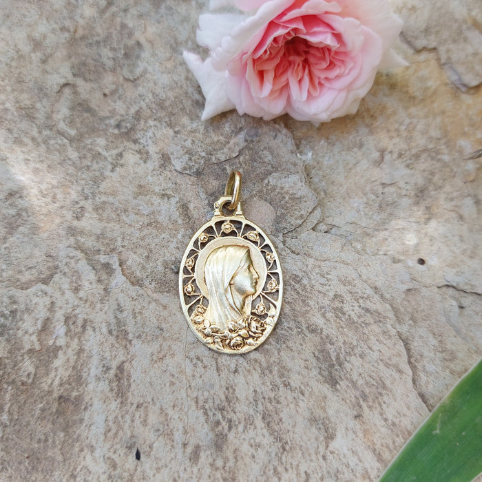 Medaglia della Vergine con rose, oro