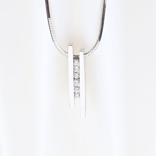 Collier Collier ras-de-cou en or blanc 18 carats serti de diamants taille brillant 58 Facettes 132939