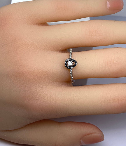 Bague 52.5 Bague solitaire or blanc, diamants blancs et diamants noirs. 58 Facettes AB509