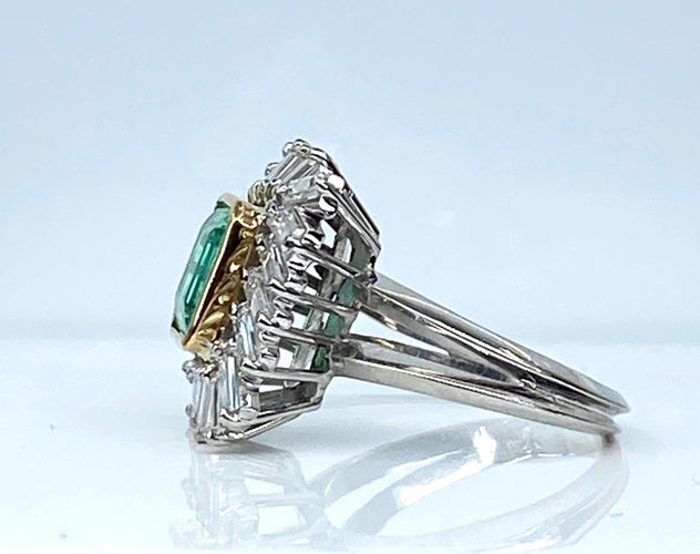 Bague 51 Bague en or jaune et platine, émeraude et diamants baguettes 58 Facettes AB619