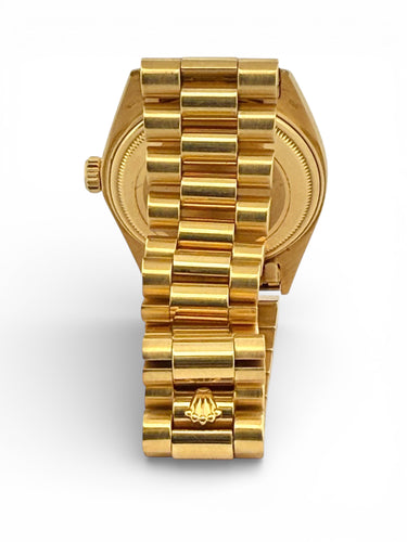 Montre Rolex vintage Day-Date 1803 en or jaune 18 carats 58 Facettes