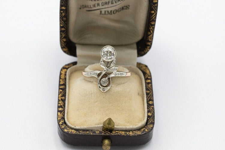 Charming Art Nouveau - old gold ring with a 0.70ct old brilliant-cut diamond, early 20th century 58 Facettes 11297