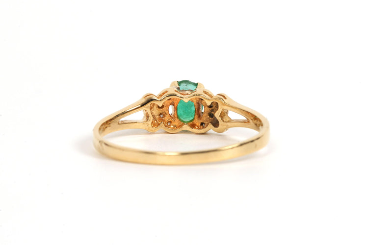 Bague 56 Bague contemporaine en or jaune 18 carats sertie d'une émeraude et de diamants 58 Facettes 21832