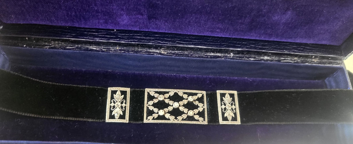 Collier de Chien Belle Époque,  platine et or jaune, serti de diamants 58 Facettes