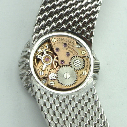 Montre Montre Omega asymétrique en or blanc 18 carats avec diamants 58 Facettes